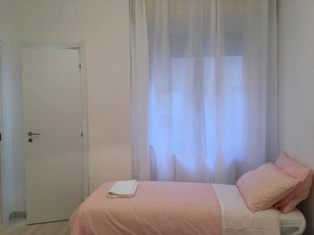Milan Nice Flat In Red Metro المظهر الخارجي الصورة